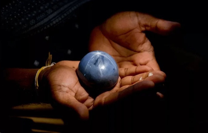 Камень возрастом более 2 млрд лет - сапфир «Звезда Индии»