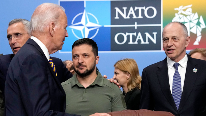 Итоги саммита НАТО: дверь альянса для Зеленского оказалась закрыта