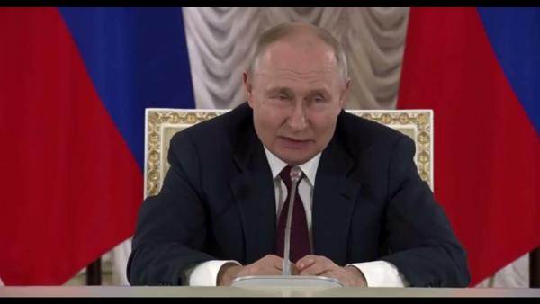 Путин: Определённое отношение к тем людям, которые наносят нам ущерб внутри страны, должен быть