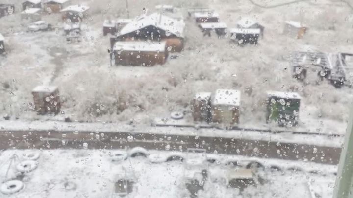Суровое магаданское лето: в центральных регионах области вновь выпал снег