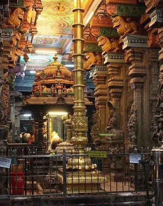Известный как храм тайн Храм Брихадишвара, Тханджавур, Индия.