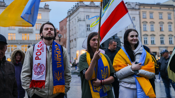 Польша прекращает помогать украинским беженцам