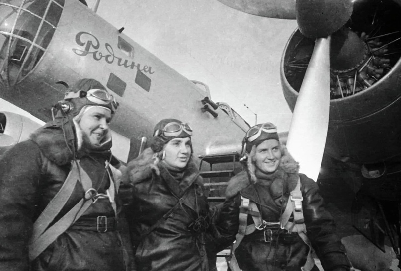 2 ноября 1938 года Валентина Гризодубова, Полина Осипенко и Марина Раскова стали первыми в СССР женщинами — Героями Советского Союза