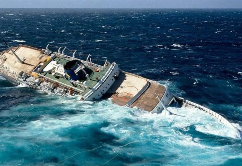 Таиландские военные успешно провели операцию по спасению людей с затонувшего судна