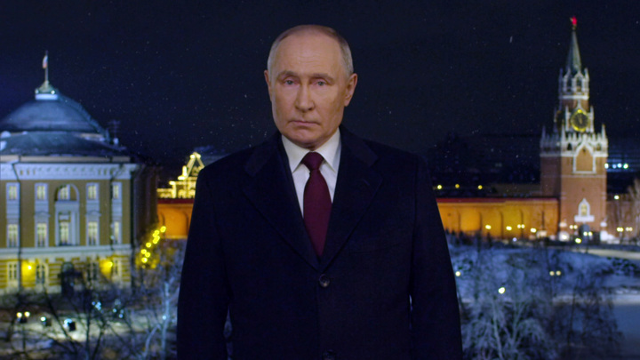 Путин призвал россиян идти вперед и созидать будущее