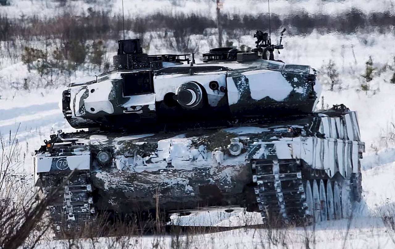 «Для учений и парадов»: Поставленные Украине немецкие танки Leopard 2 оказались непригодными к боевым действиям