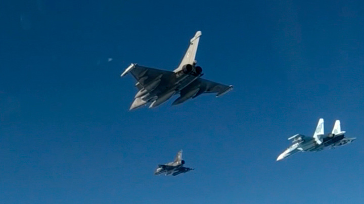 Польша привела в готовность военные самолеты из-за активности авиации РФ