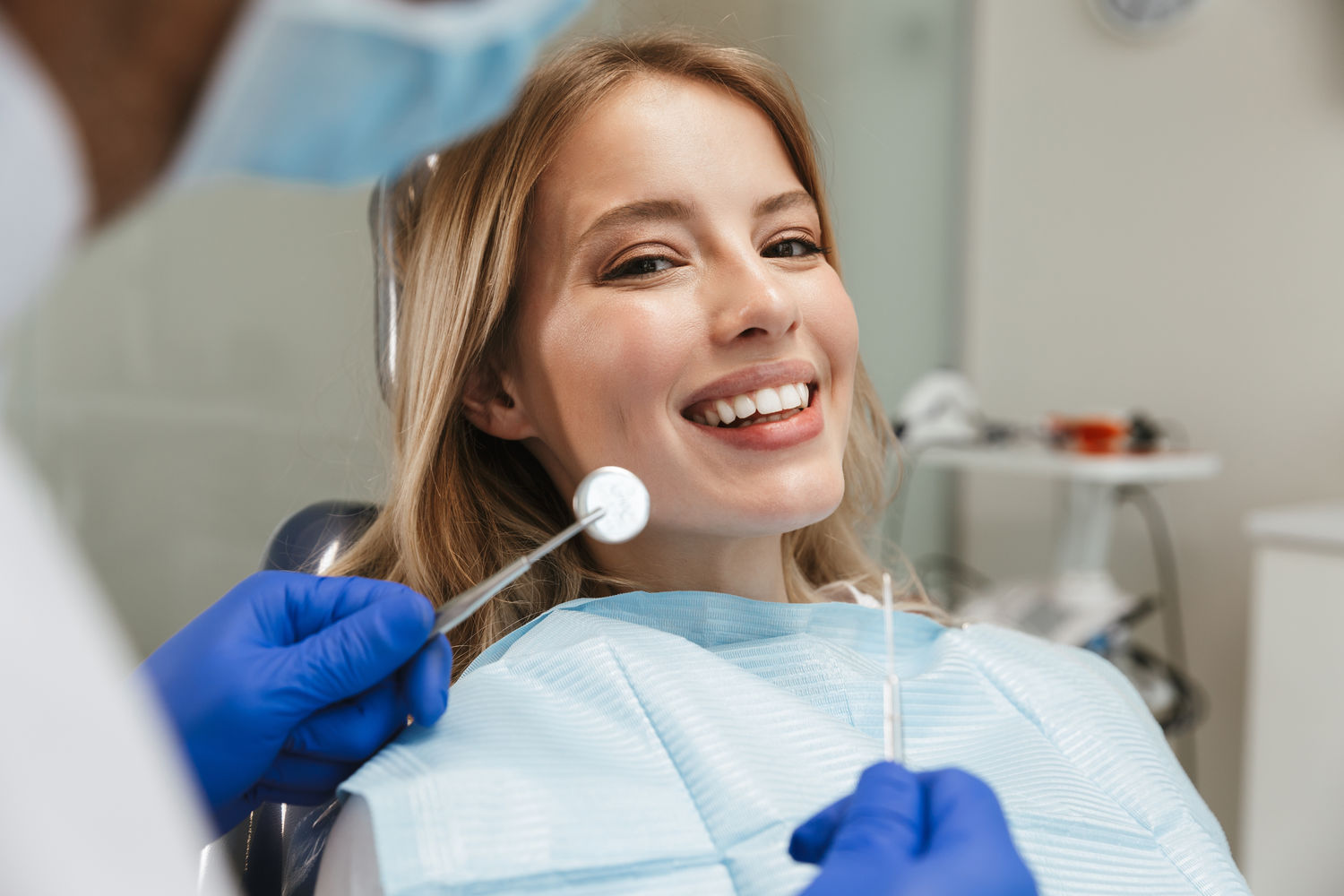 Улыбка без забот: Почему регулярные посещения стоматолога - ключ к здоровью ротовой полости