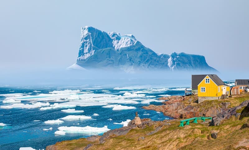 Гренландия стремительно поднимается из океана