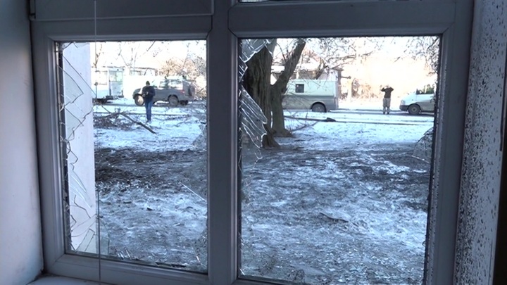Украинская армия за сутки 12 раз обстреляла населенные пункты ДНР