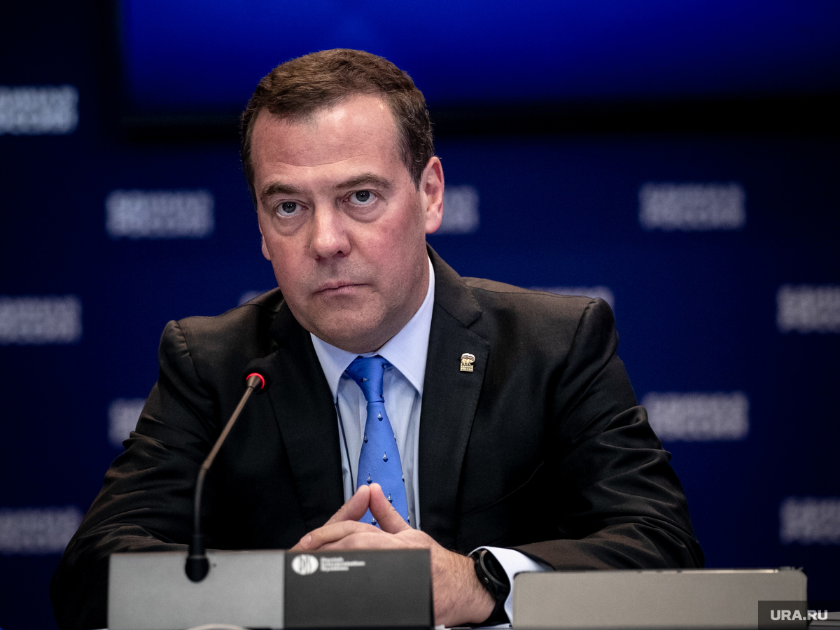 Медведев: С уродами в Пиндостане вести переговоры о вооружениях — как с Гитлером