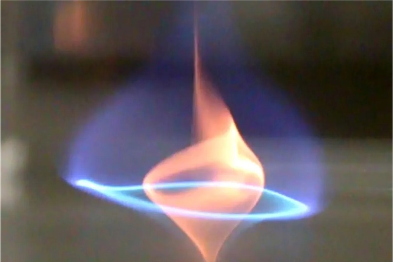 Поразительный эффект: как ученые объединили четыре разных типа пламени
