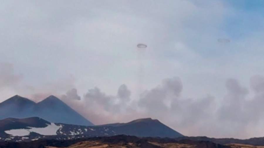 Вулкан Этна на Сицилии начал пускать дымовые кольца