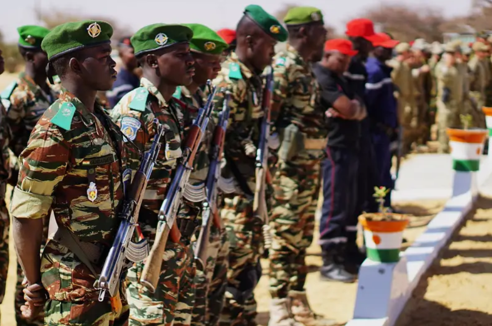 Африканский телеканал: В Нигер прибыли 100 военных инструкторов из России и приобретённая у нашей страны военная техника