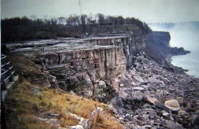 Сухой Ниагарский водопад.