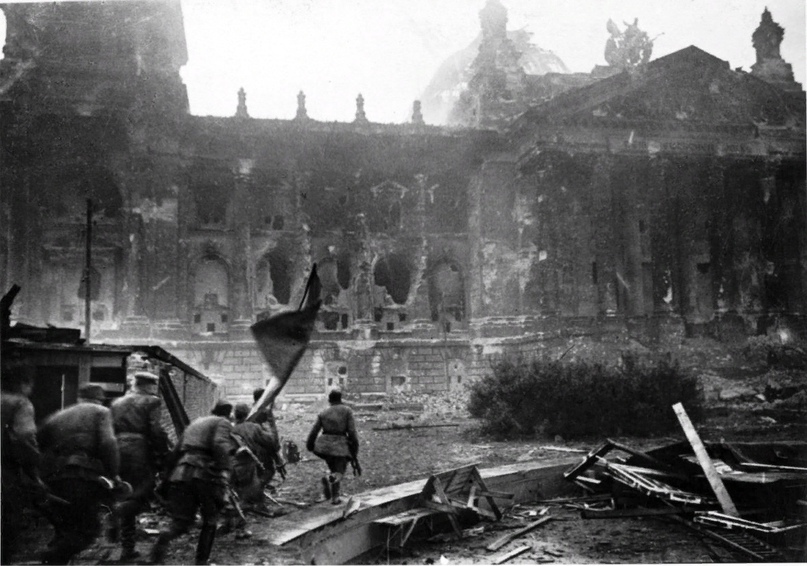 Рейхстаг стал одним из символов штурма Берлина не по политическим, а по тактическим соображениям.