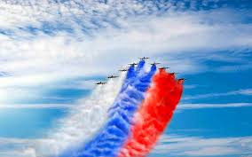 Флаг России в небе над Марселем по ошибке пилотов?