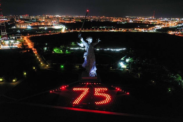 «Свет Великой Победы» и праздничный фейерверк стали кульминацией 9 мая в Сталинграде