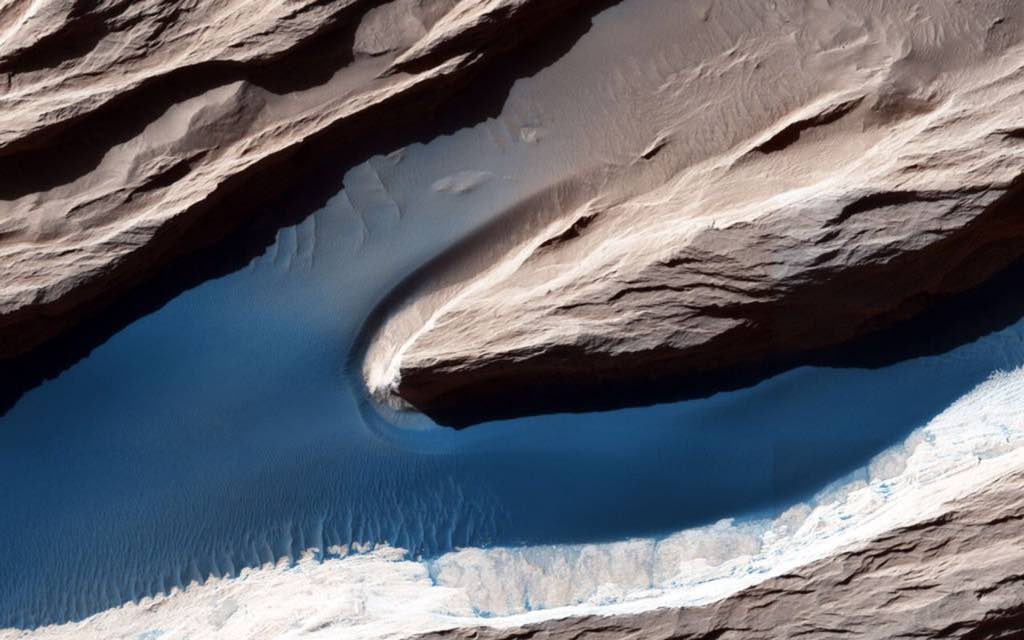 Дюны на поверхности Марса.