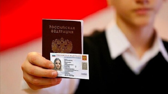 Размером с банковскую карту Россиян в перспективе ожидает переход на электронные паспорта
