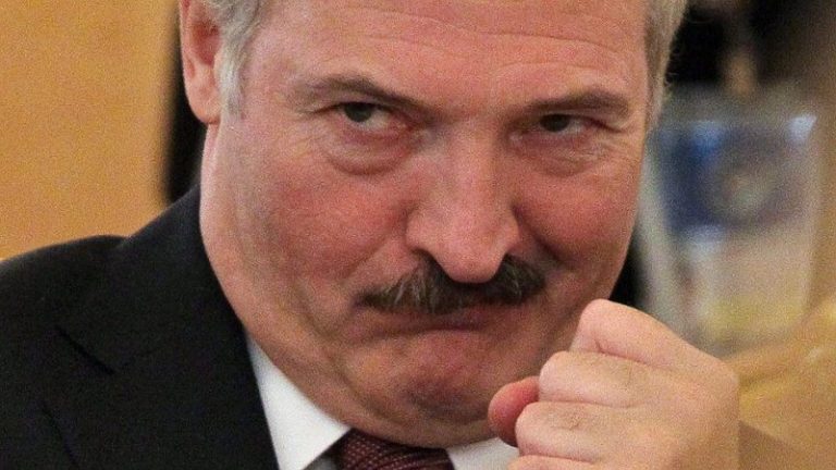 Белоруссия: Виктор Бабарико, претендент в кандидаты на пост президента, задержан, в его доме проходит обыск