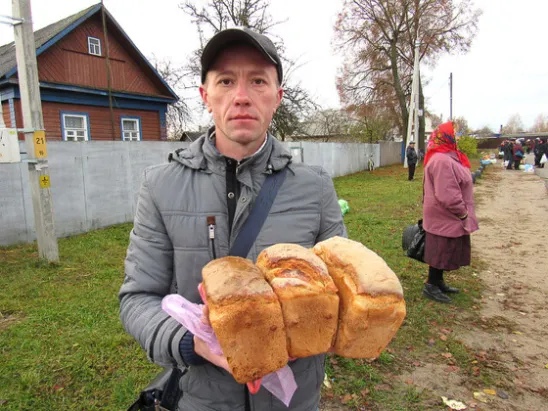 Я пеку хлеб и раздаю его в своем селе. Как думаете, это хороший поступок?