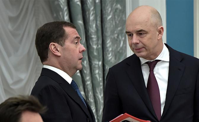 Интриги Кремля: Вливание денег в «теневое правительство» или новая рокировка тандема? Интриги Кремля: Вливание денег в «теневое правительство» или новая рокировка тандема?