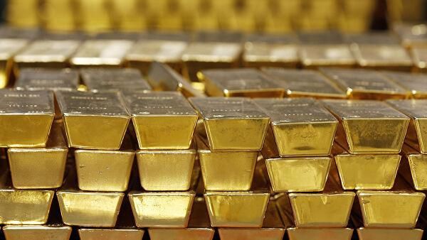 Золото рекордно подорожало перед суперкризисом и у России его много