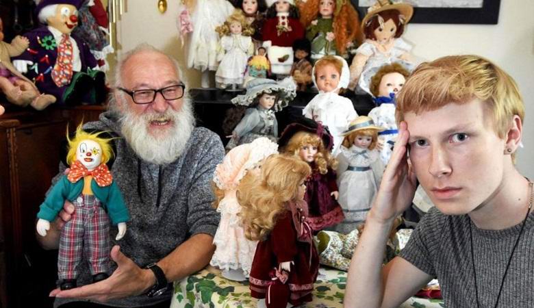 Британская семья напугана своей коллекцией одержимых кукол