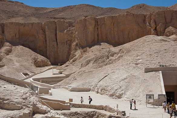 В Египте археологи нашли неизвестную гробницу