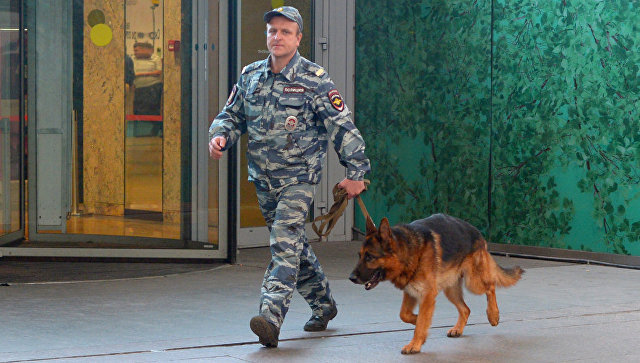 В Москве после звонков о "минировании" эвакуируют четыре гостиницы и два ТЦ