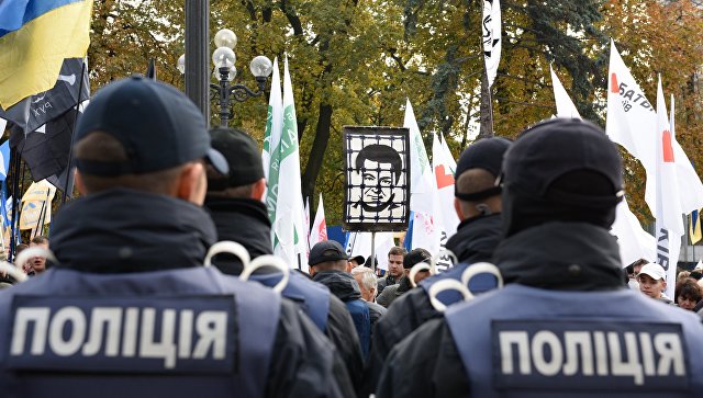 В Киеве полиция применила слезоточивый газ против митингующих у Рады