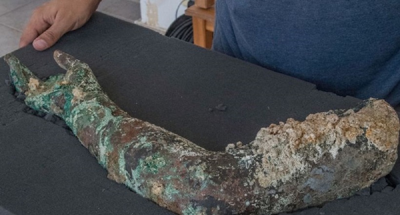 Затонувший некогда в Греции корабль оказался полон древних артефактов