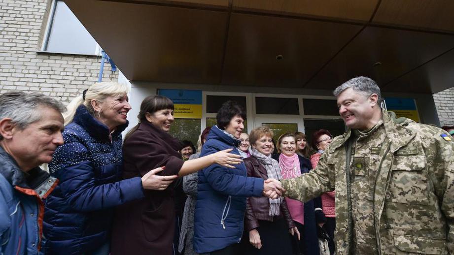 Порошенко пообещал всеми способами добиться ввода миротворцев в Донбасс