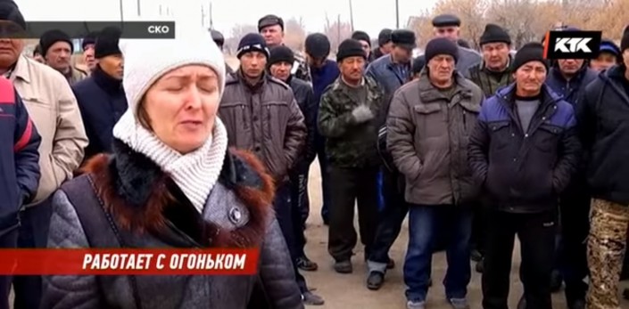 Жители аула на севере Казахстана выгоняют "подозрительную семью"