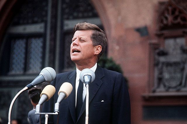 США рассекретили почти три тысячи документов по делу об убийстве Кеннеди