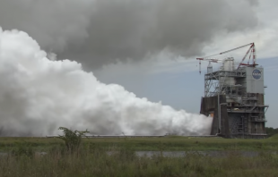 NASA испытывает ракетный двигатель: такого вы не видели никогда!
