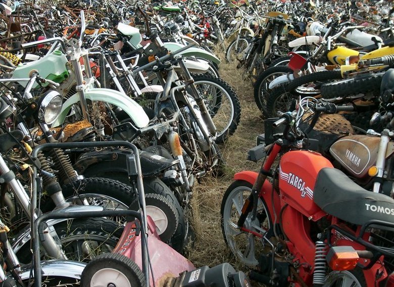 Кладбище мотоциклов поражает