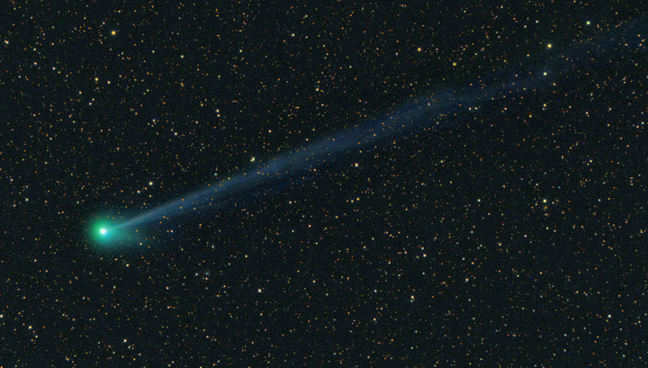 Редкая удача: распадающуюся комету удалось рассмотреть с разных сторон