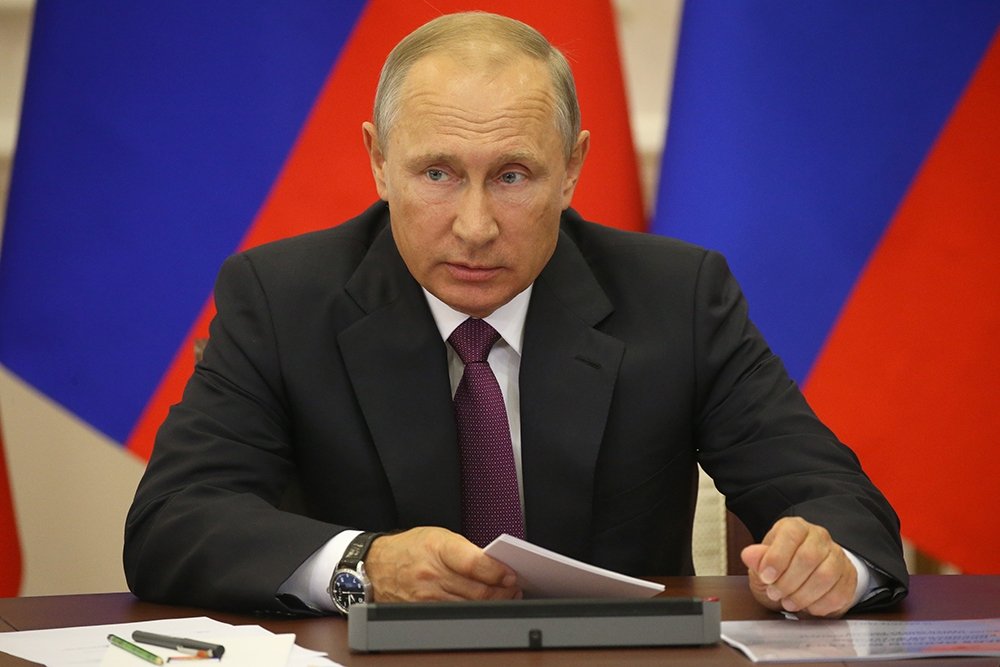 Путин потребовал не повышать энерготарифы