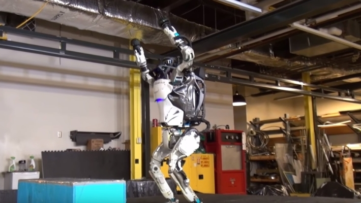 Boston Dynamics научили робота Атласа делать сальто. У него получилось!