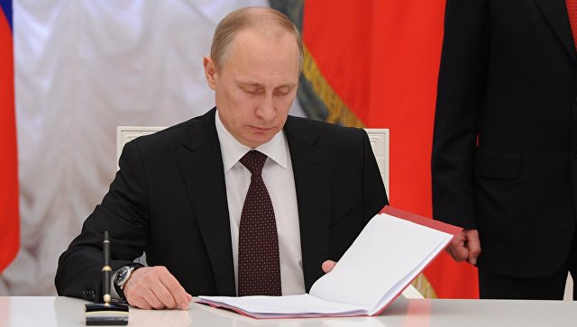 Владимир Путин подписал закон о СМИ-иноагентах
