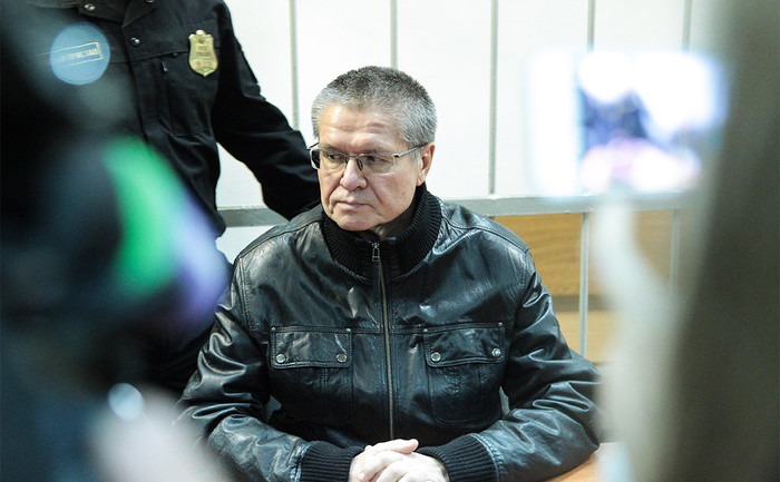 В суде по делу Улюкаева взвесили сумку с $2 млн