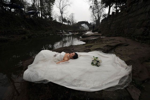 Свадьба мертвецов. Как в Китае девушек превращают в невест... для трупов