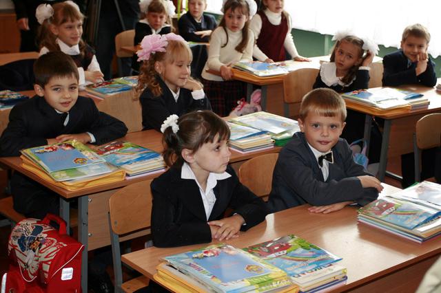 До 2018 года в российских селах планируется закрыть 3639 школ и детских садов.