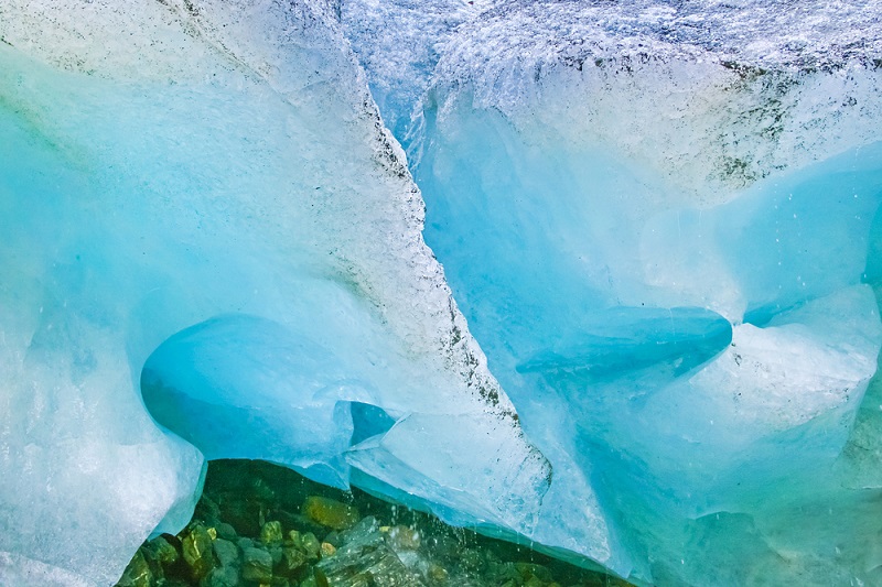 Необычная планета: ледяное царство фантастического цвета