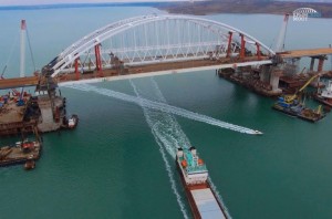 Еврейская Хунта угрожает Крымскому мосту