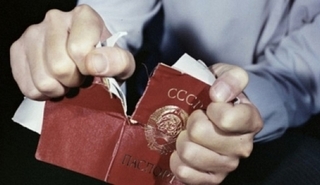Когда они уезжали в Израиль, рвали советские паспорта. Теперь получают “советские” пенсии…