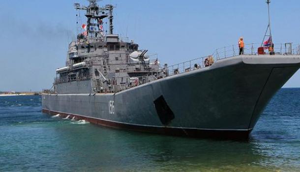 Сухогруз из Сьерра-Леоне протаранил десантный корабль Черноморского флота