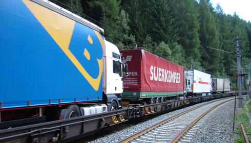Железнодорожные перевозки грузовых автомобилей и полуприцепов. Как это работает